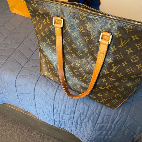 Louis Vuitton Handbags - Louis Vuitton Mezzo  authentic handbag in good condition leather is perfect !!